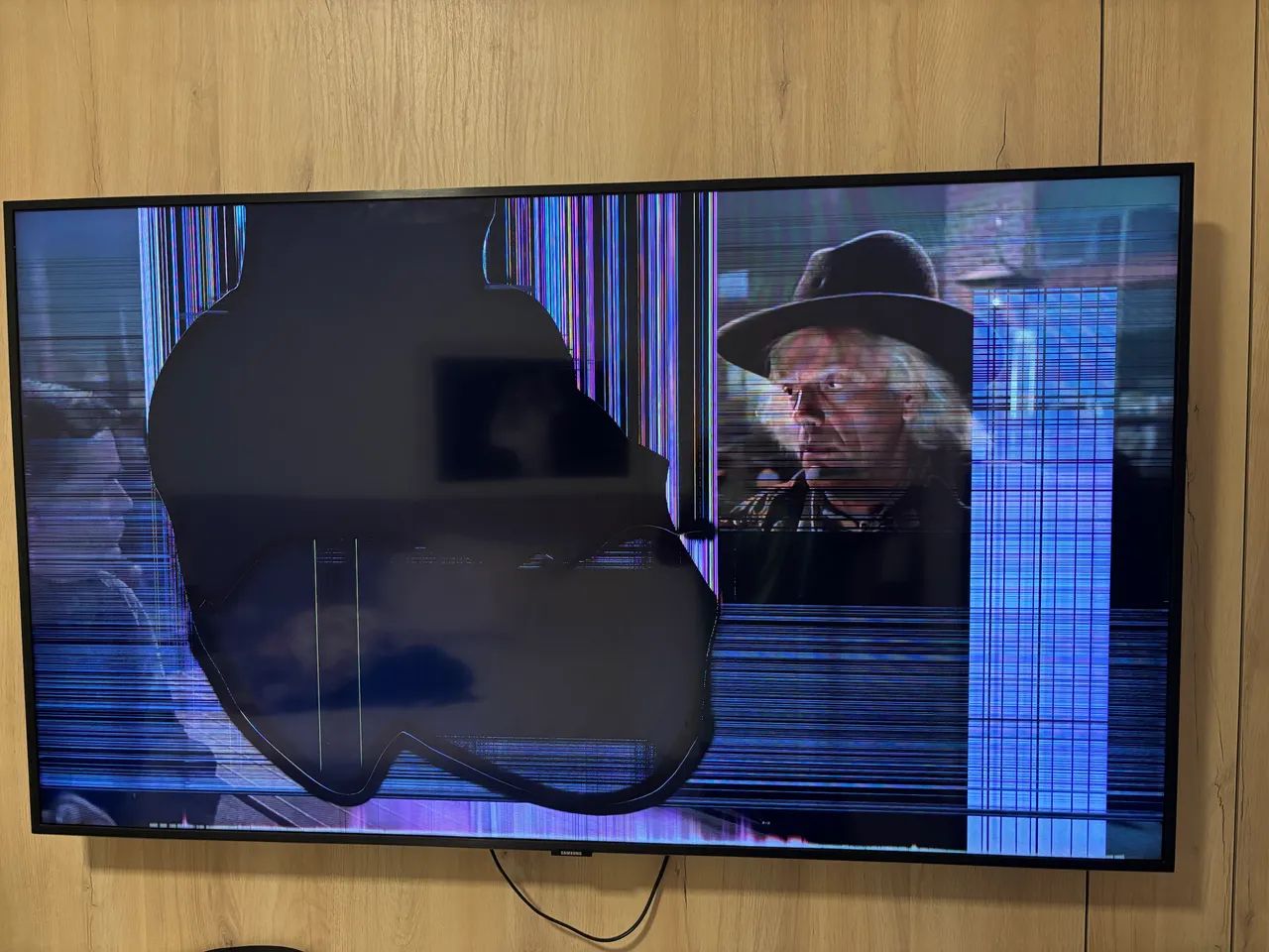 TV Samsung QLED 55 com defeito 