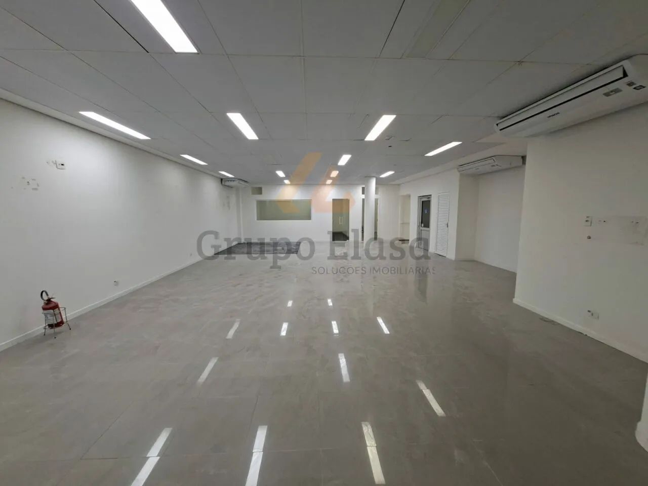 Prédio comercial com 910 metros para locação no bairro Capão Redondo - SP. - Foto 2