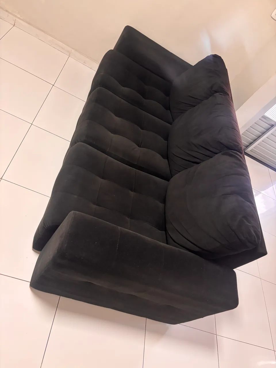 Vendo Sofá Retrátil Preto Veludo 2,25 x 0,90 m - Foto 4