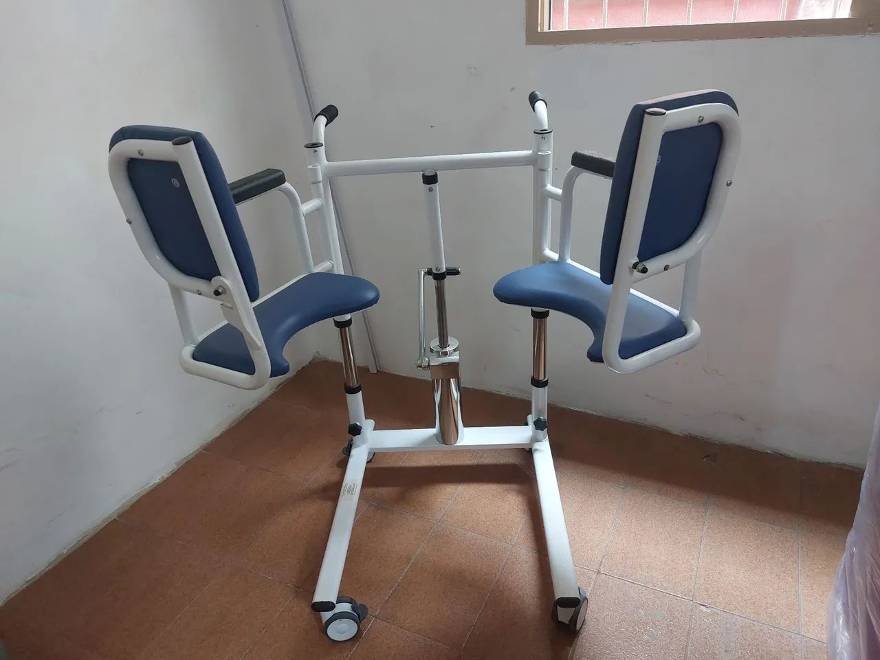 Novidade! Cadeira de rodas e transferência.  - Foto 3