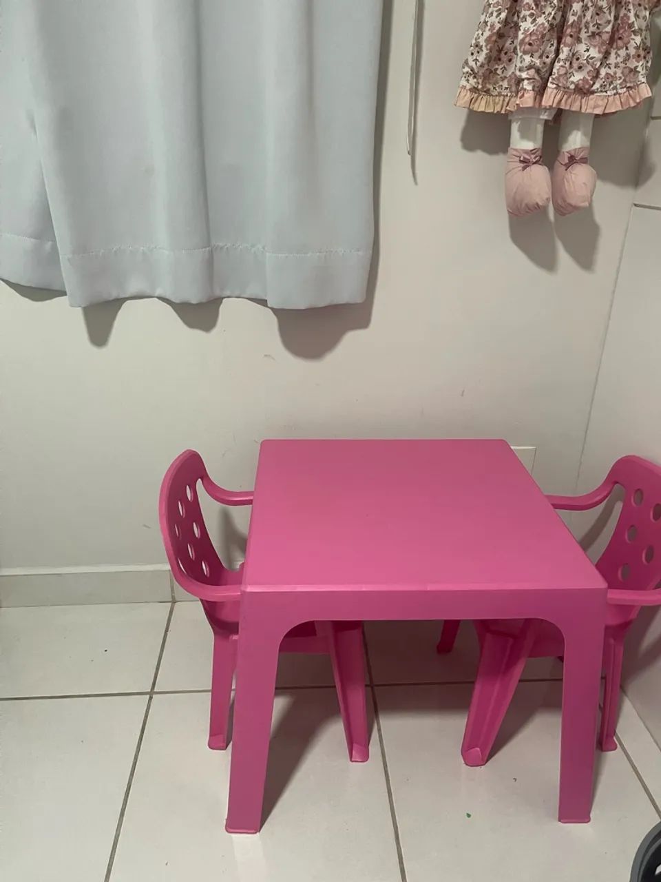 Mesa e cadeiras infantil 