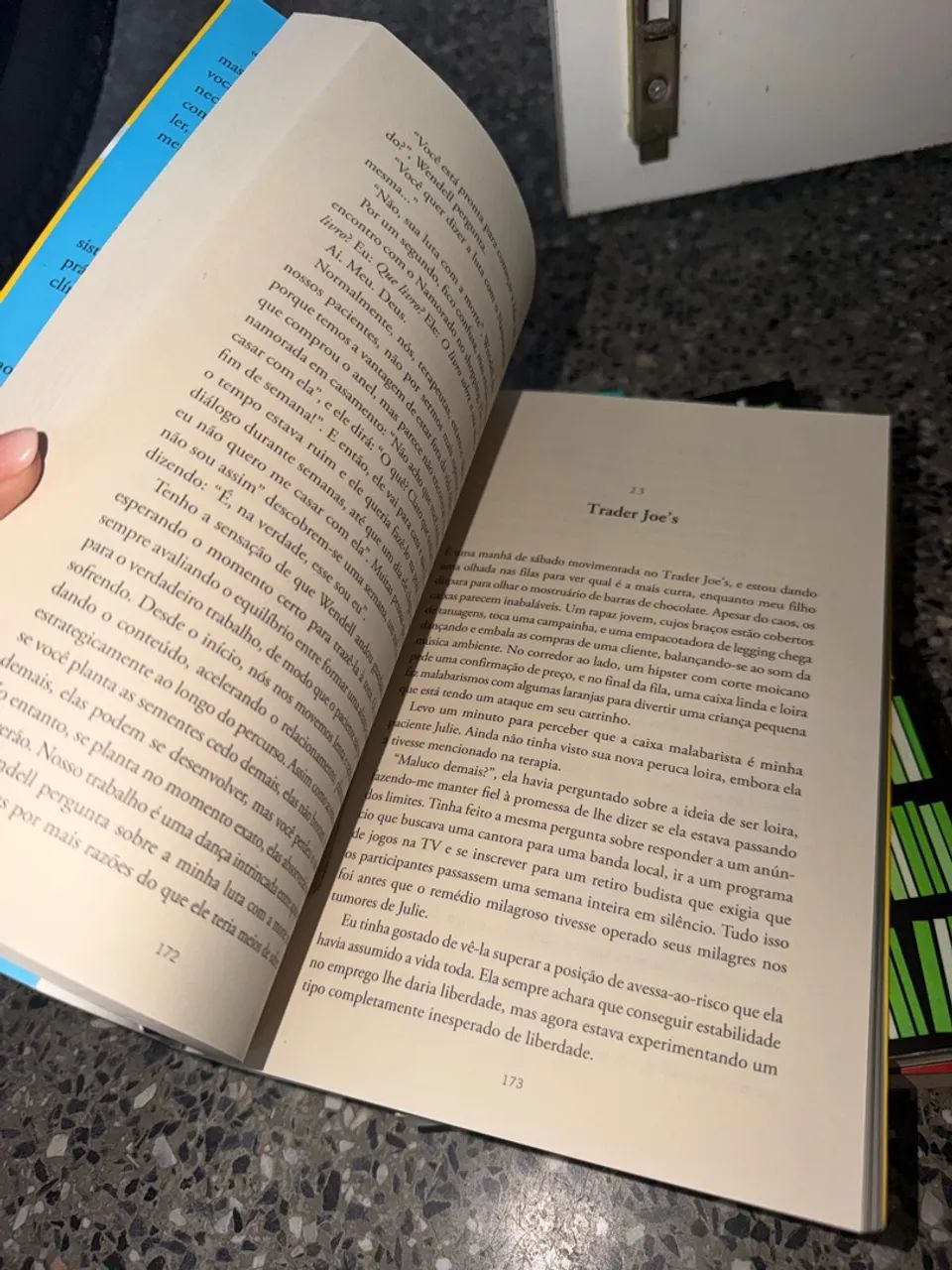 Talvez você deva conversar com alguém livro  - Foto 2