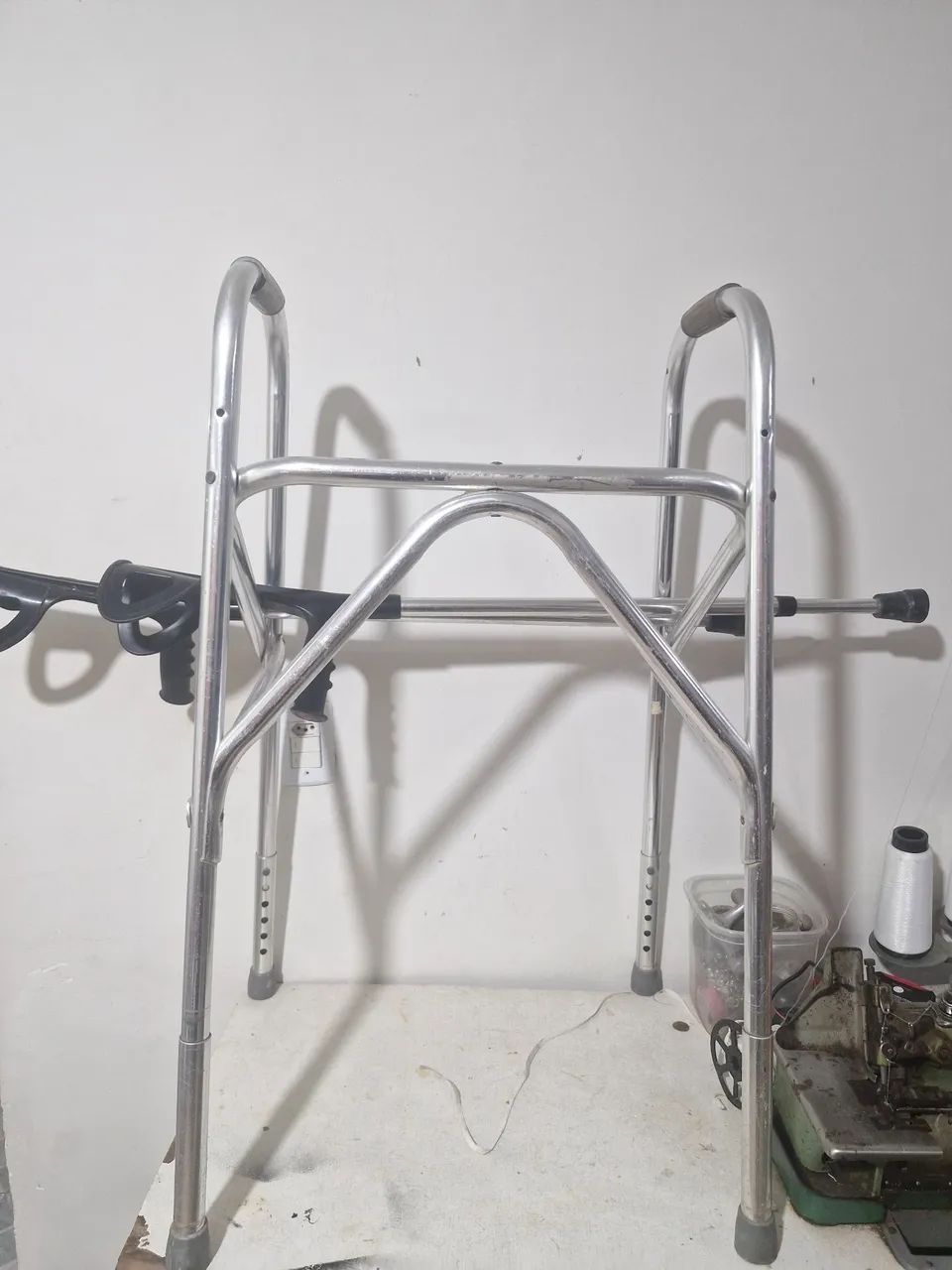 PAR DE MULETAS E ANDADOR  - Foto 2