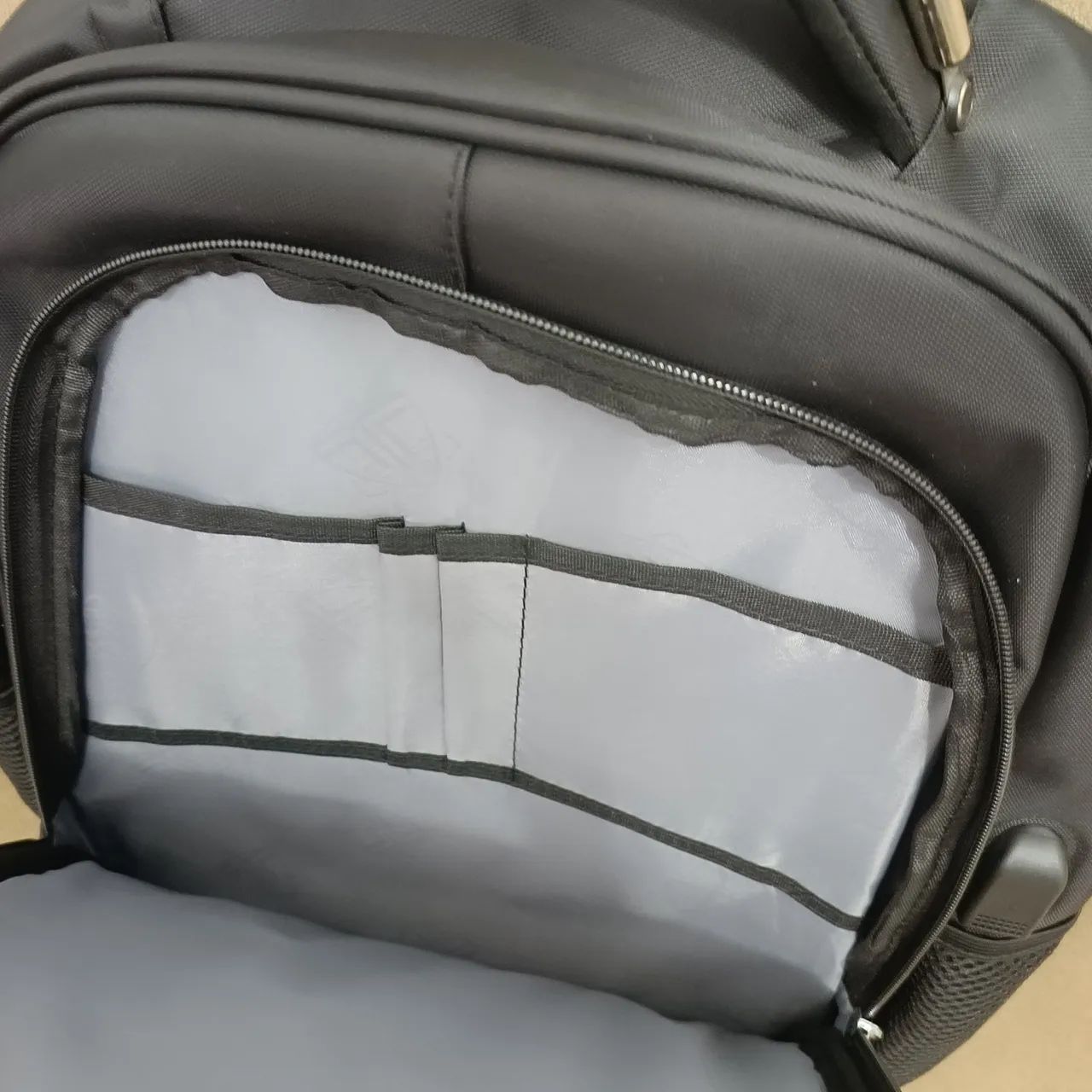 Mochila Executiva Notebook USB - Foto 5