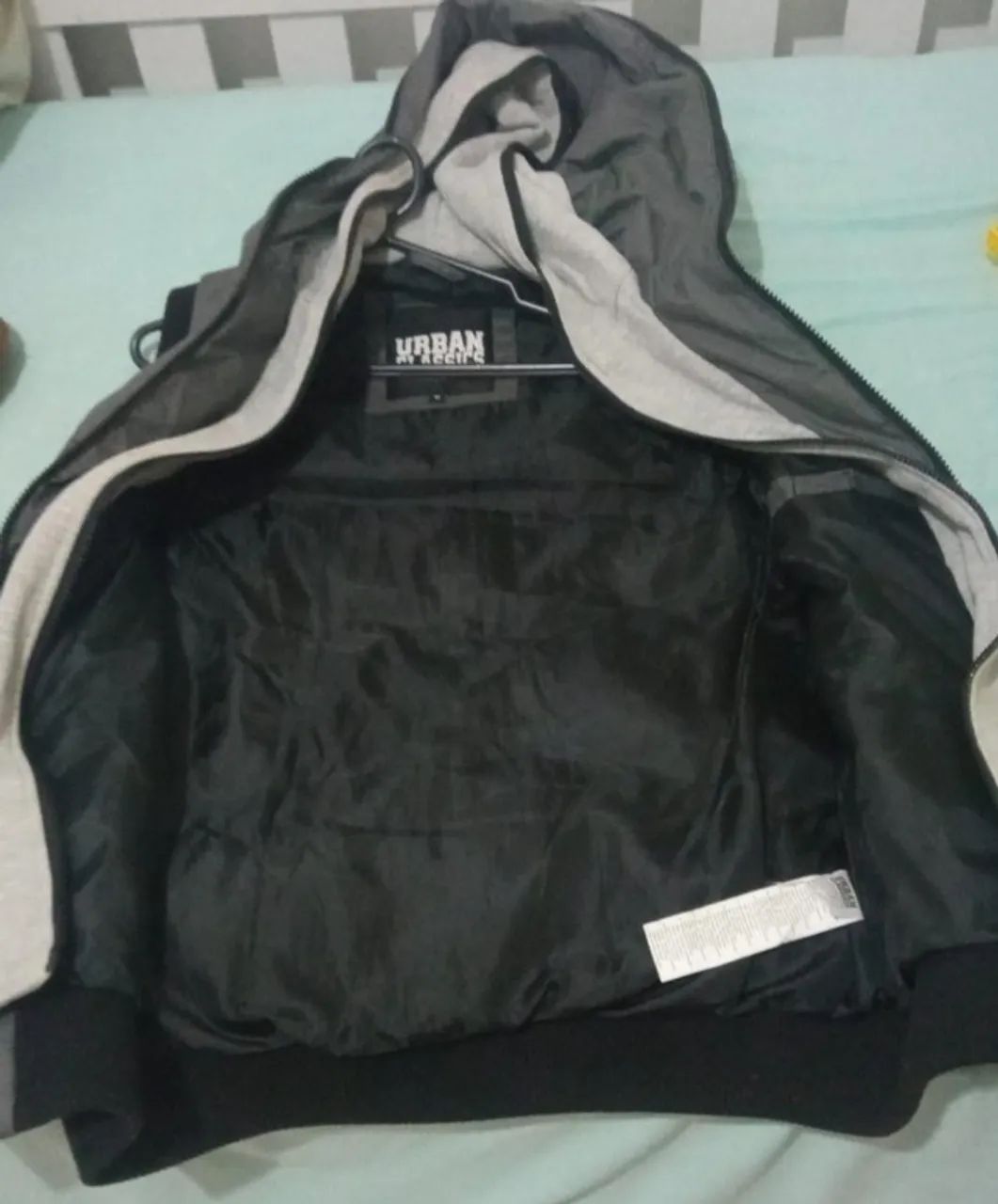 Colete Acolchoado Masculino com capuz - Marca Urban Classics - Foto 2