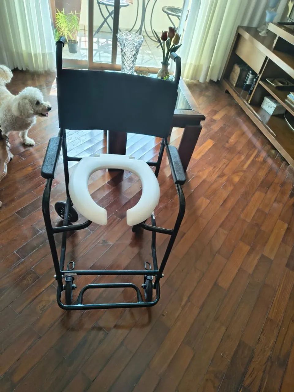 Cadeiras: de banho e de rodas - Foto 3