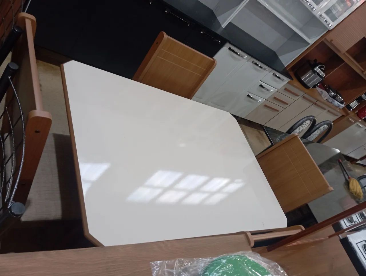 Mesa nova 4 cadeiras 