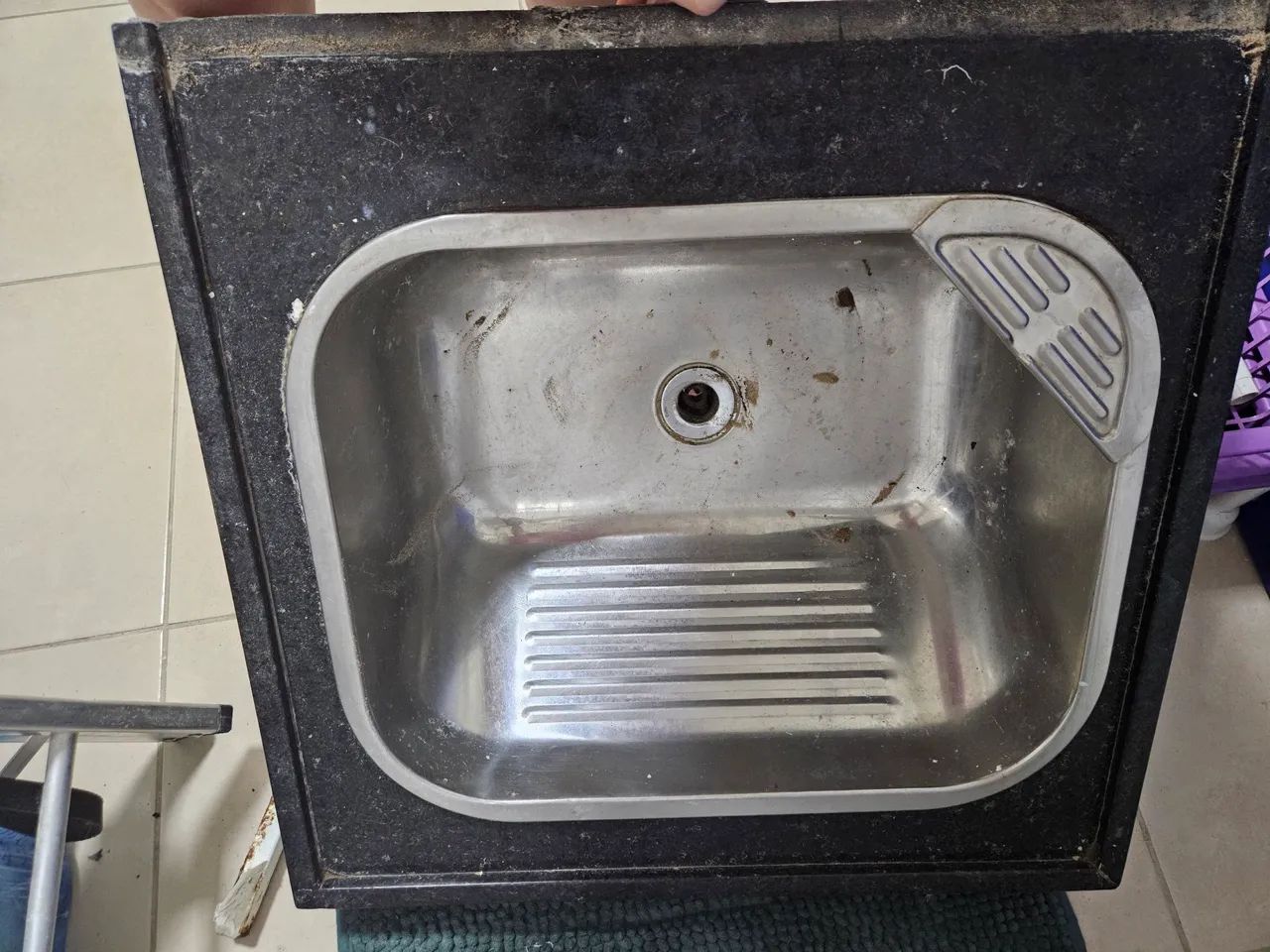 Pia de mármore e aço inox