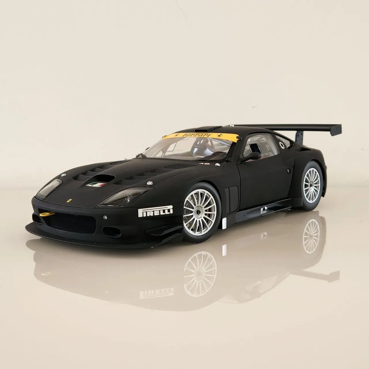 Ferrari 575 GTC Evoluzione Kyosho 1:18 Test Car 2005 - Hobbies e