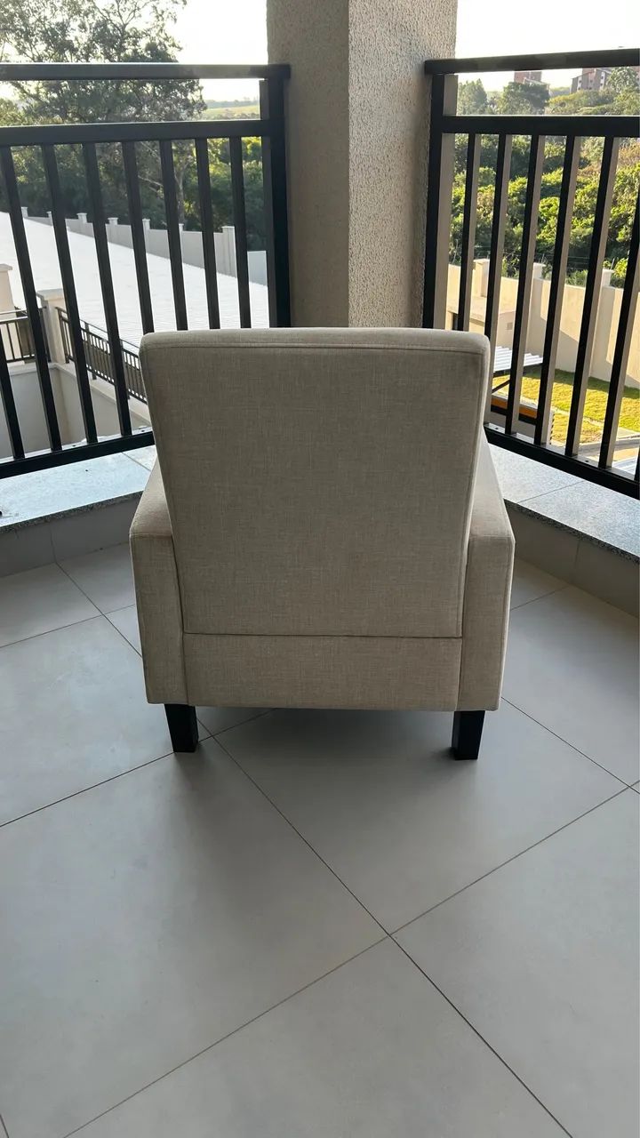 Poltrona estofada creme  - Foto 2