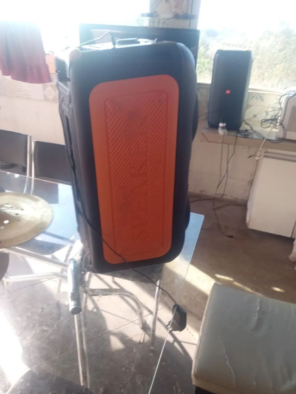Caixa de som semi nova 
