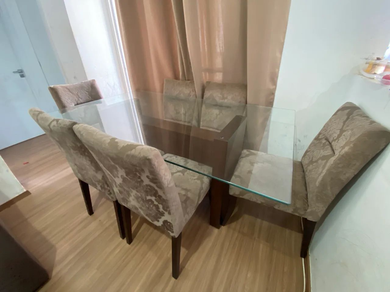Mesa de vidro  + 6 cadeiras  - Foto 3