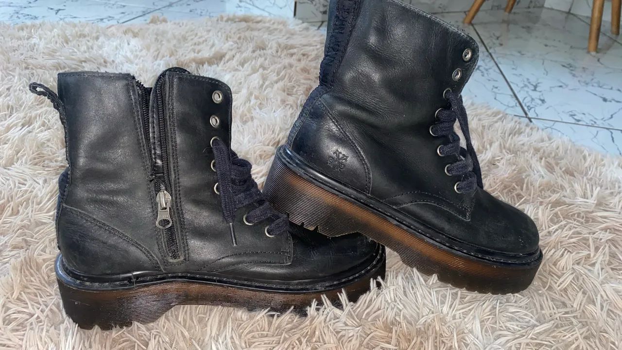 Bota jhon jhon em excelente estado