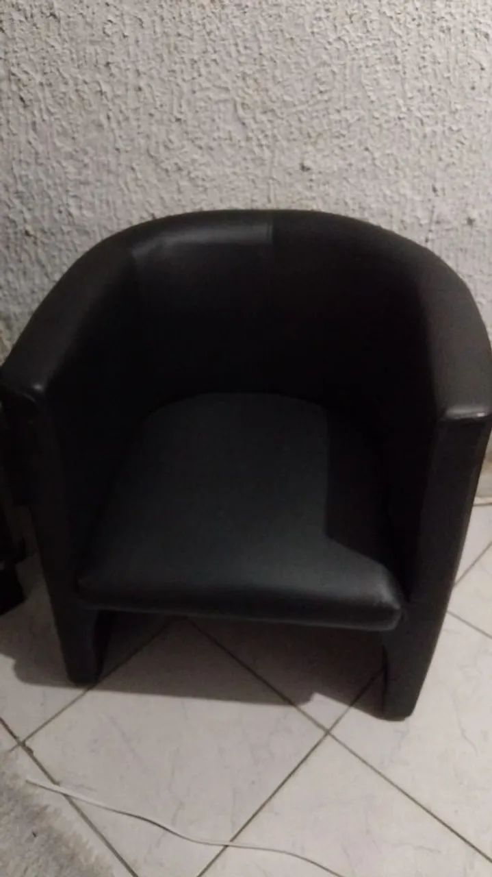 POLTRONAS DE COURO PRETA65104746366209120