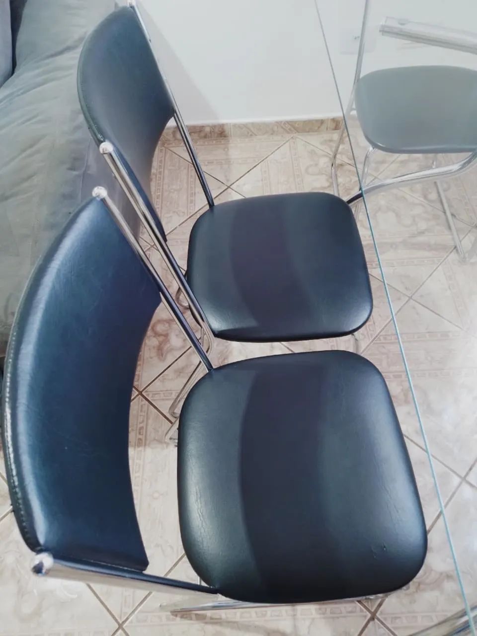 Mesa de Vidro com Base de Alumínio + 4 Cadeiras - Semi-Nova - Foto 5