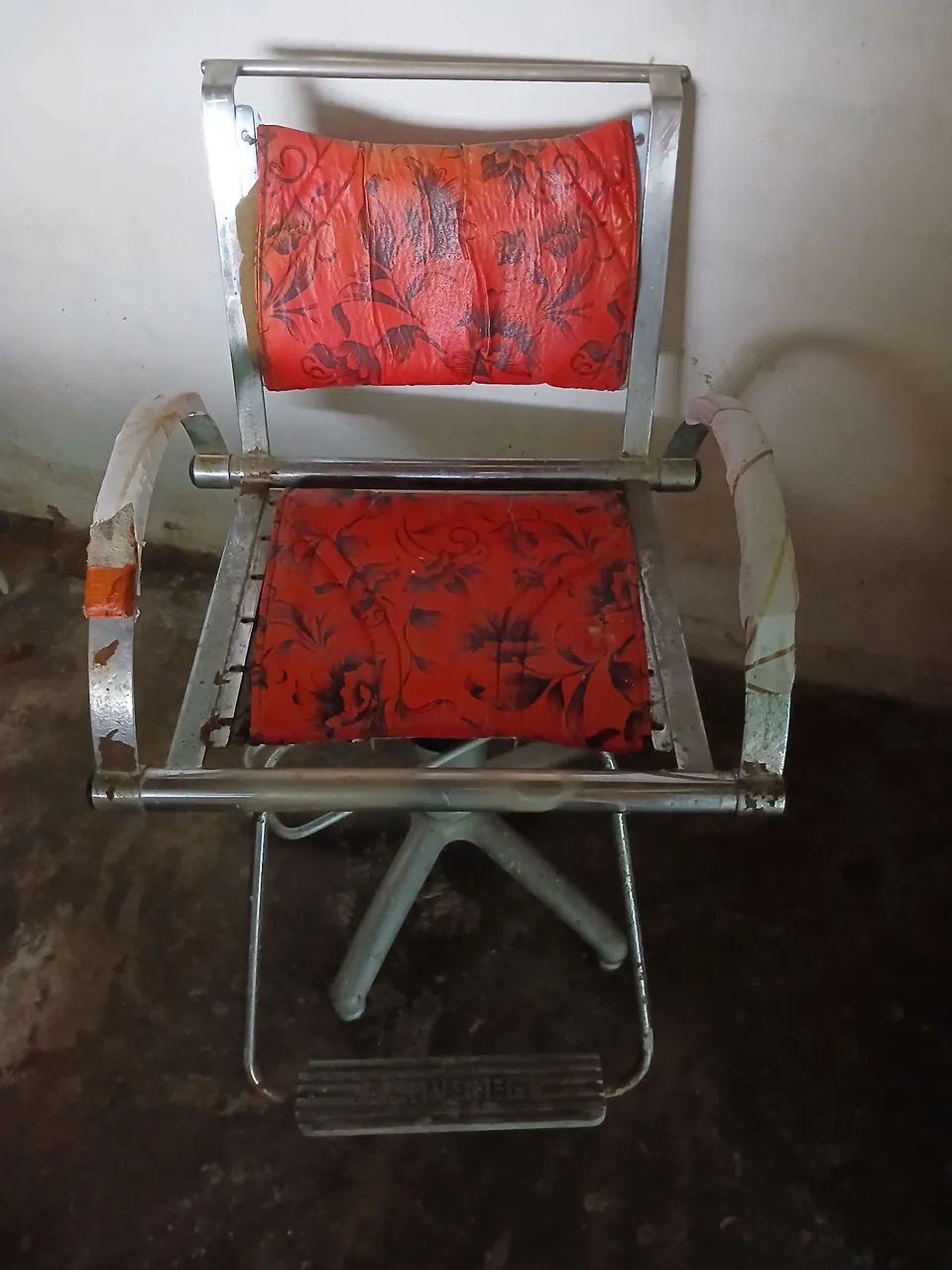 Vende se cadeira para barbearia  - Foto 2