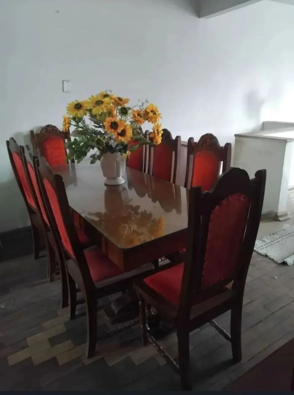 Vende-se Mesa de 8 Lugares.