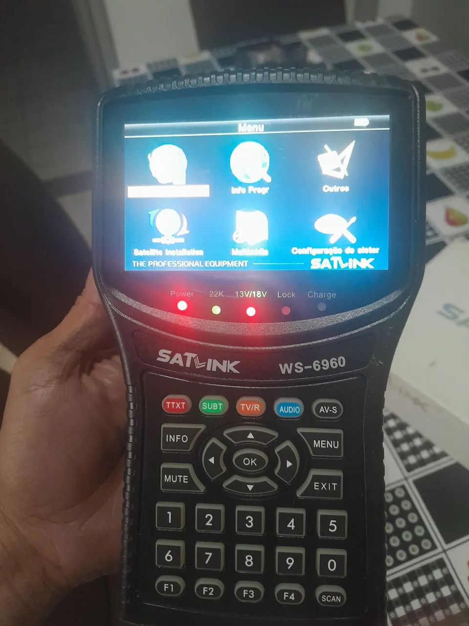 Localizado de satélite sat link hd 6960