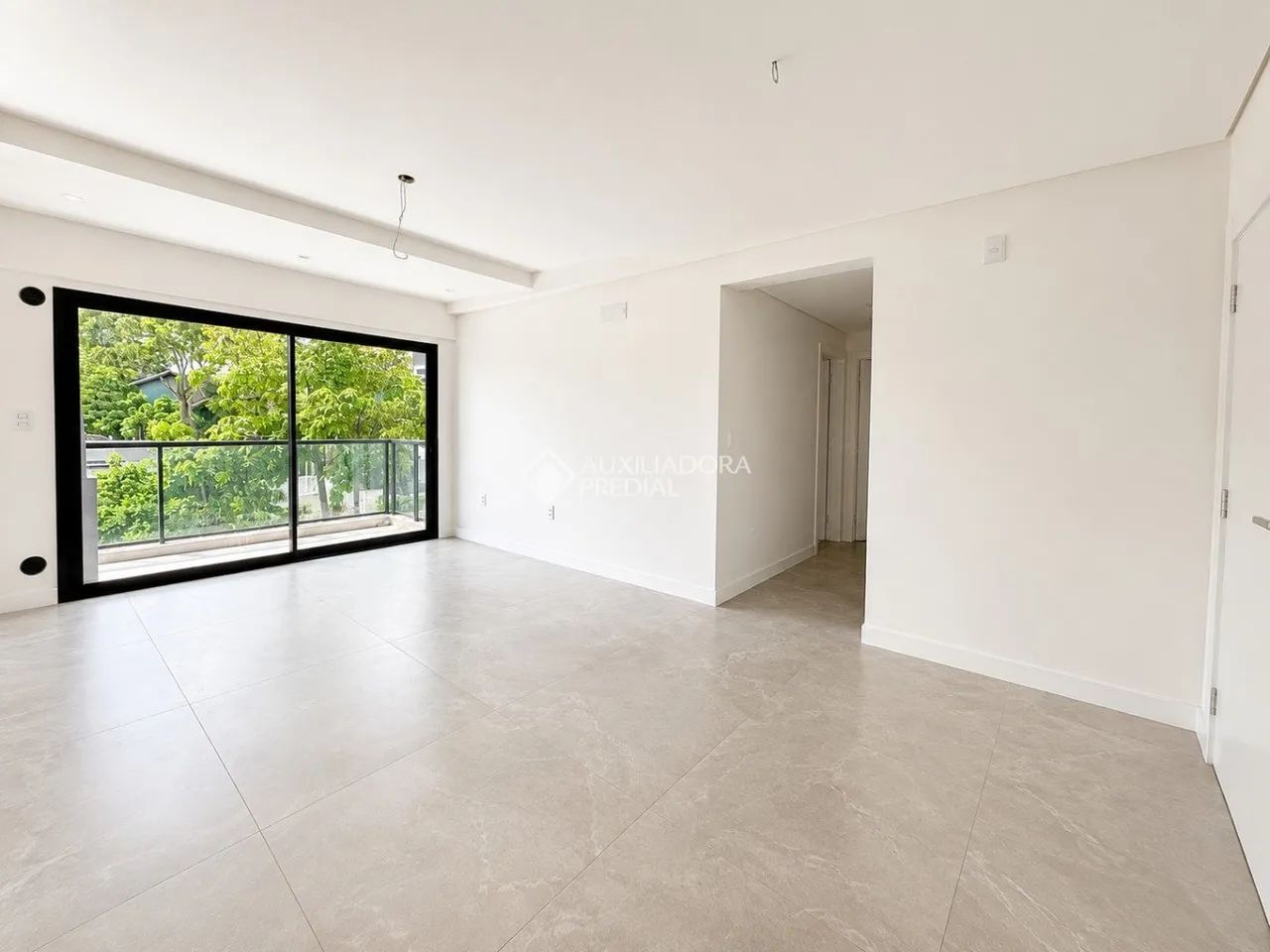 Apartamento com sacada no Porto da Lagoa. - Foto 2