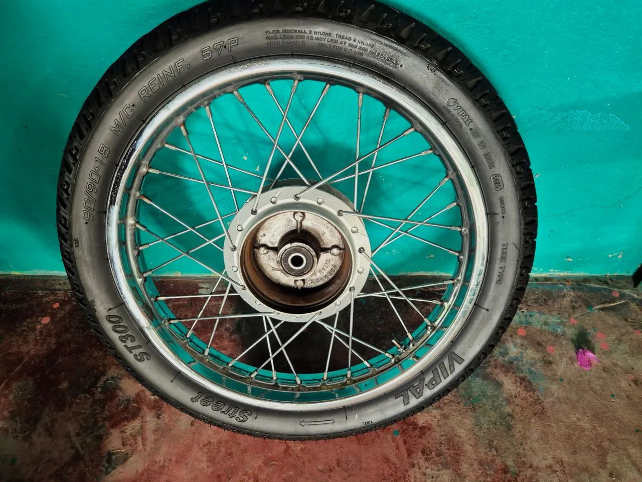 Vende-se rodas da 150, com pneus e câmeras  - Foto 3