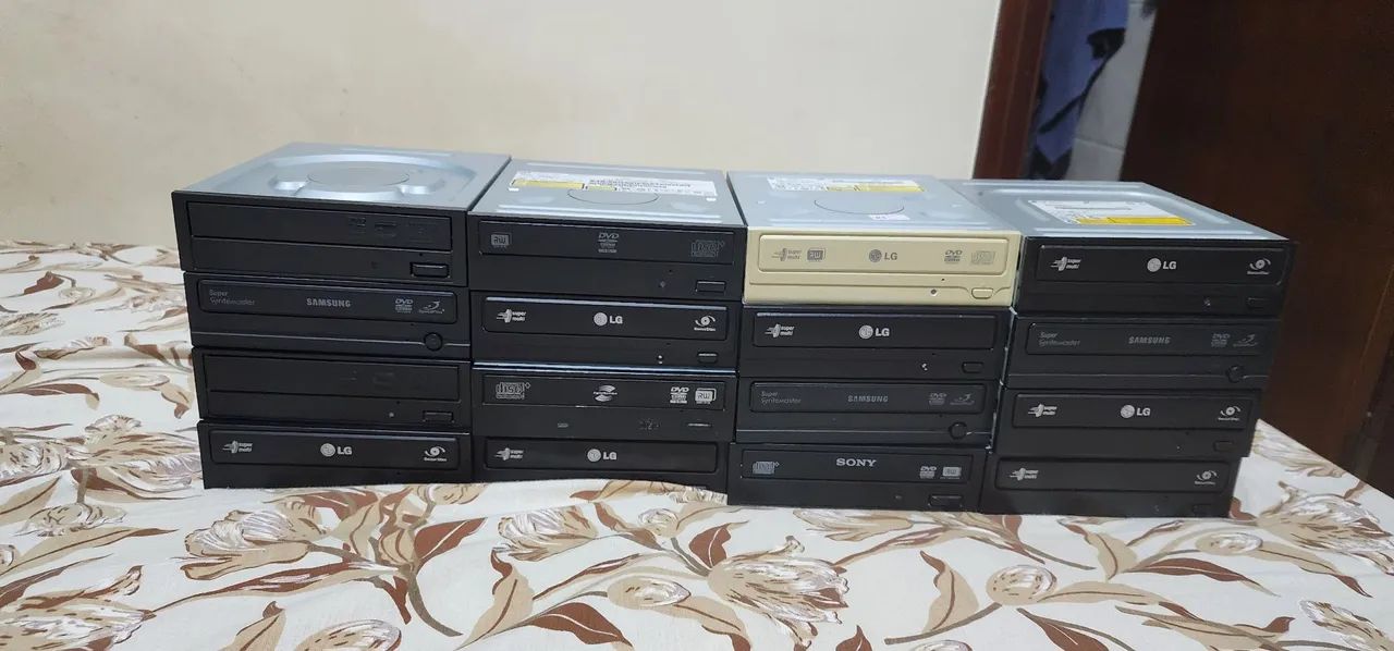Lote 16 drives DVD/CD  sata