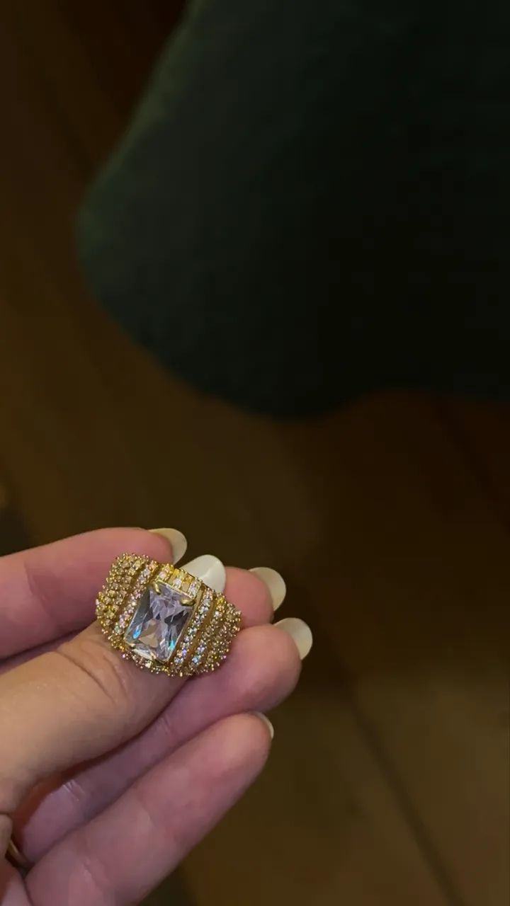 Anel grande dourado em pedraria  - Foto 3