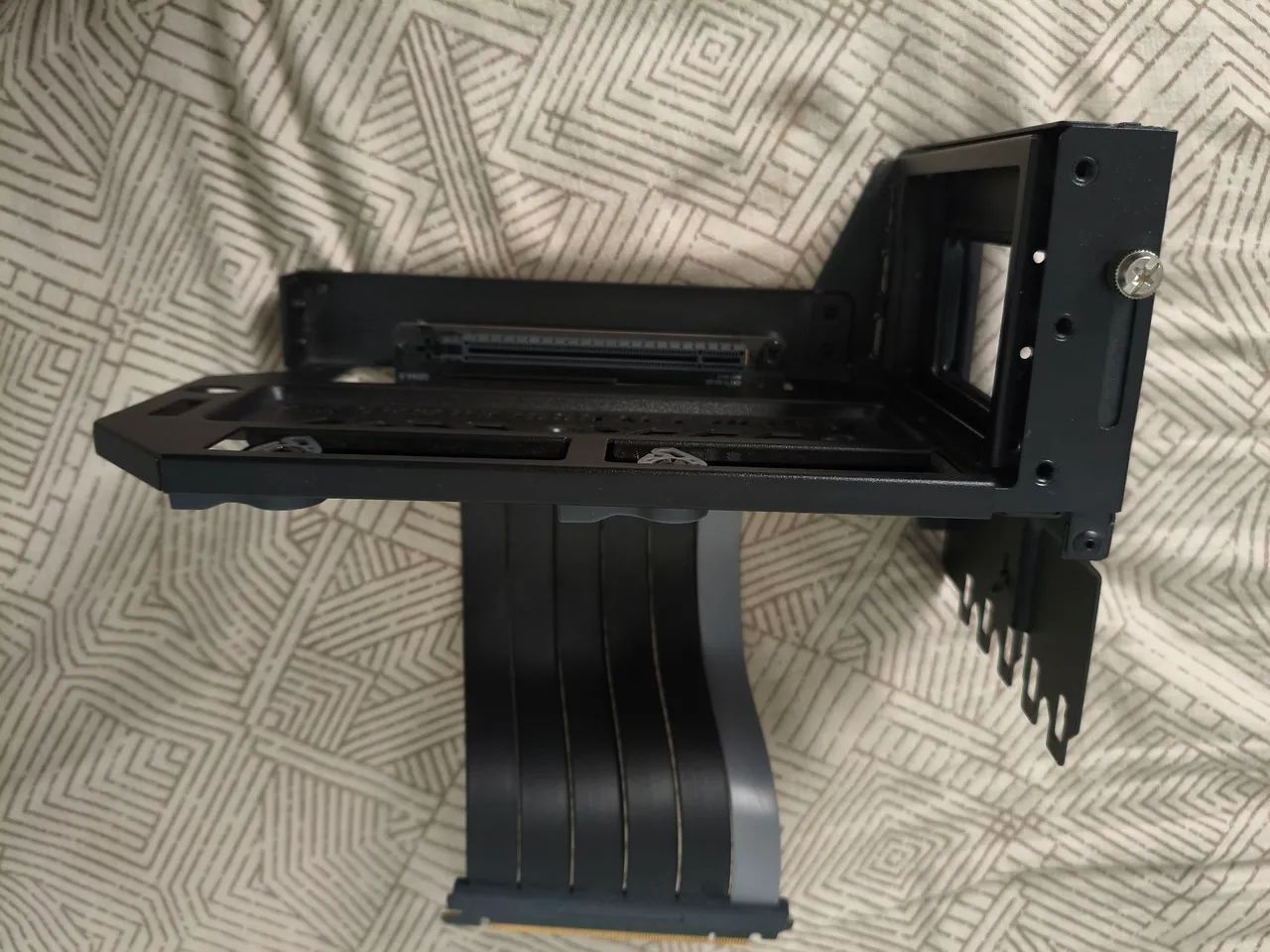 Suporte Vertical Cooler Master MasterAccessory V3 + Cabo Riser PCIe 4.0 - Excelente Estado - Foto 5