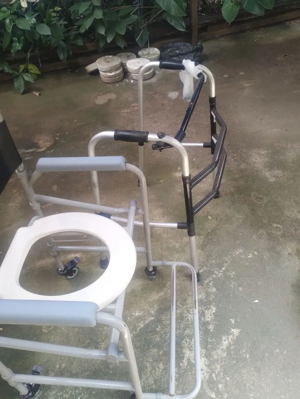 Cadeira de banho e andador - Foto 2