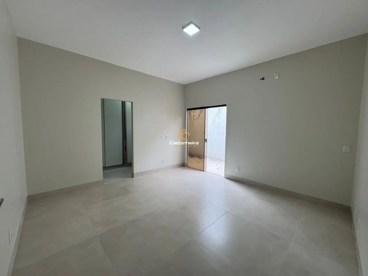 Casa com Edícula Gourmet - 03 Quartos sendo 01 Suíte Master com Closet e Banheira em Área  - Foto 10