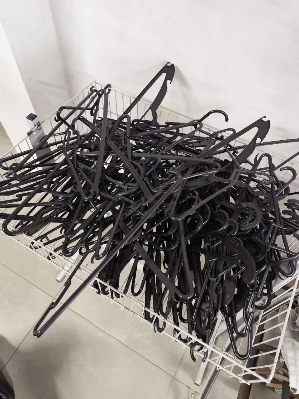 Lote de cabides para rouoas