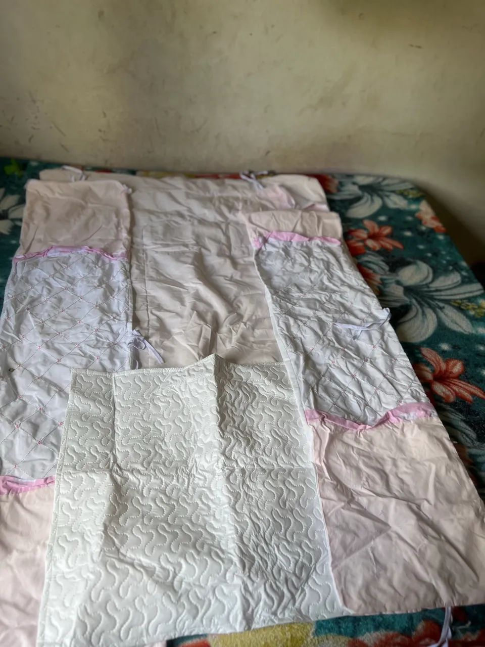 Kit de berço rosa e branco - Foto 3