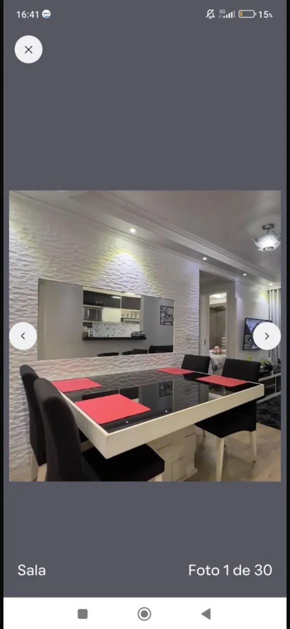 Mesa de jantar com quatro cadeiras 