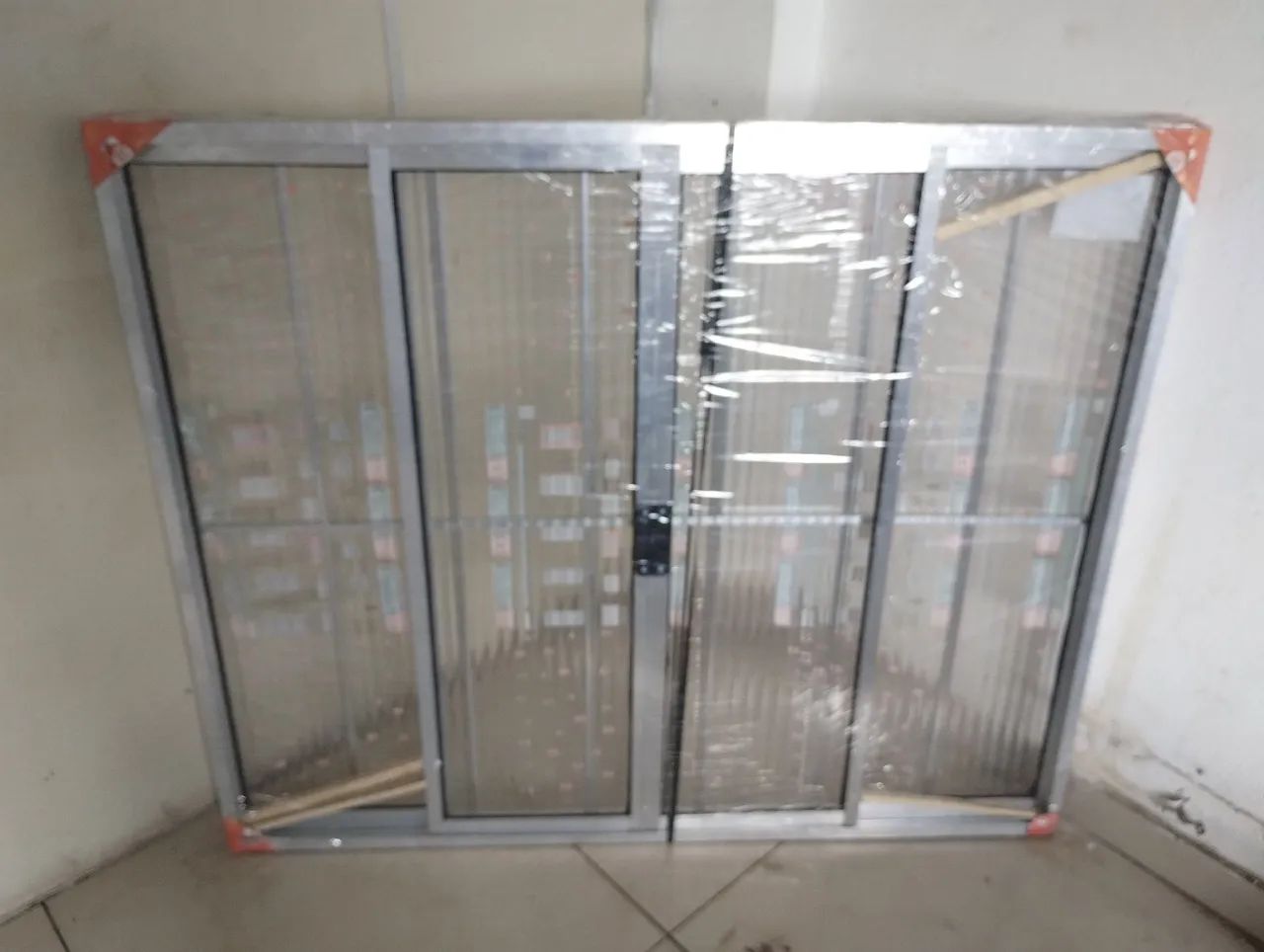 Janela Alumínio 1,20x1,00 Grade 4 folhas  - Foto 2