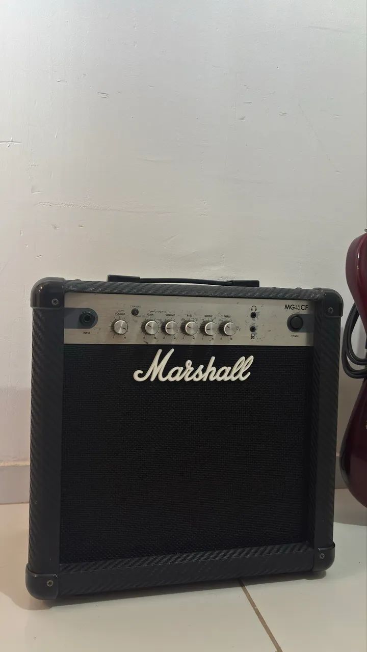 Guitarra Clark e amplificador Marshall - Foto 2