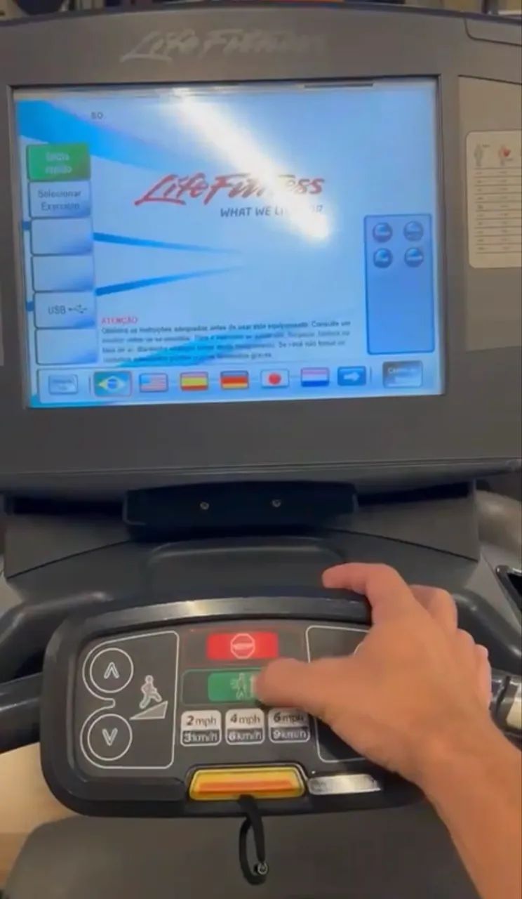 Esteira Profissional Life Fitness 95T Engage - Linha Comercial - Foto 3