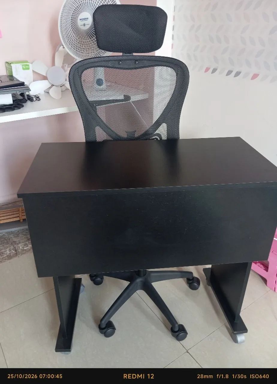 Conjunto escritório, mesa e cadeira, ergonômico e compacto  - Foto 4