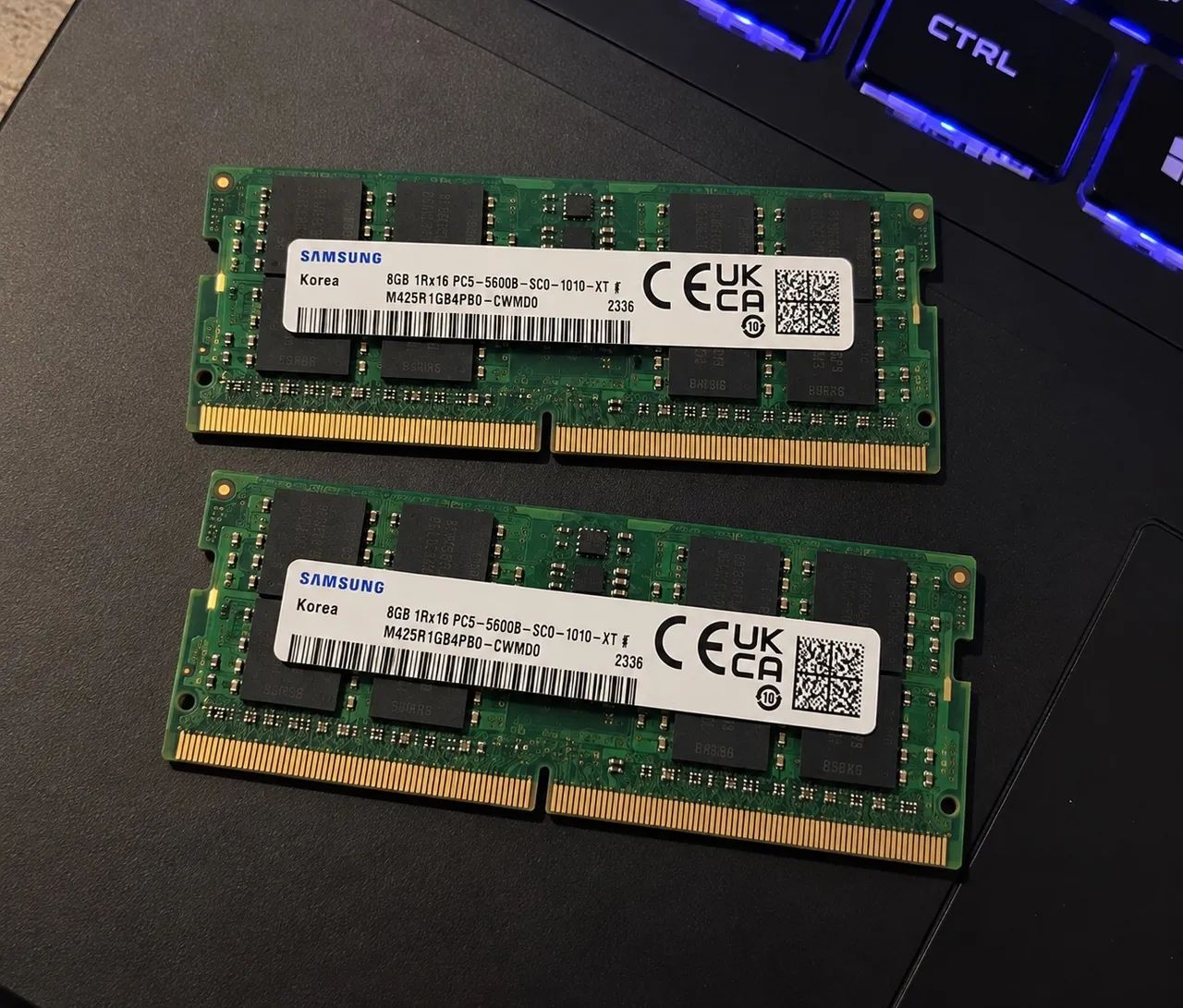 Samsung DDR5-5600 16GB 8GB×2 SO-DIMM 2 Pentes Ram 8GB cada Samsung DDR5-5600 SO-DIMM, totalizando 16GB