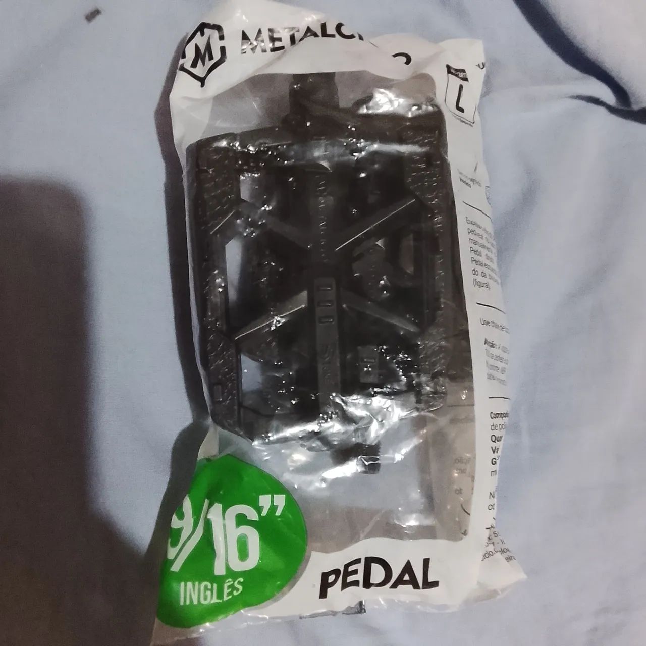 Cela de bicicleta e pedal  - Foto 3