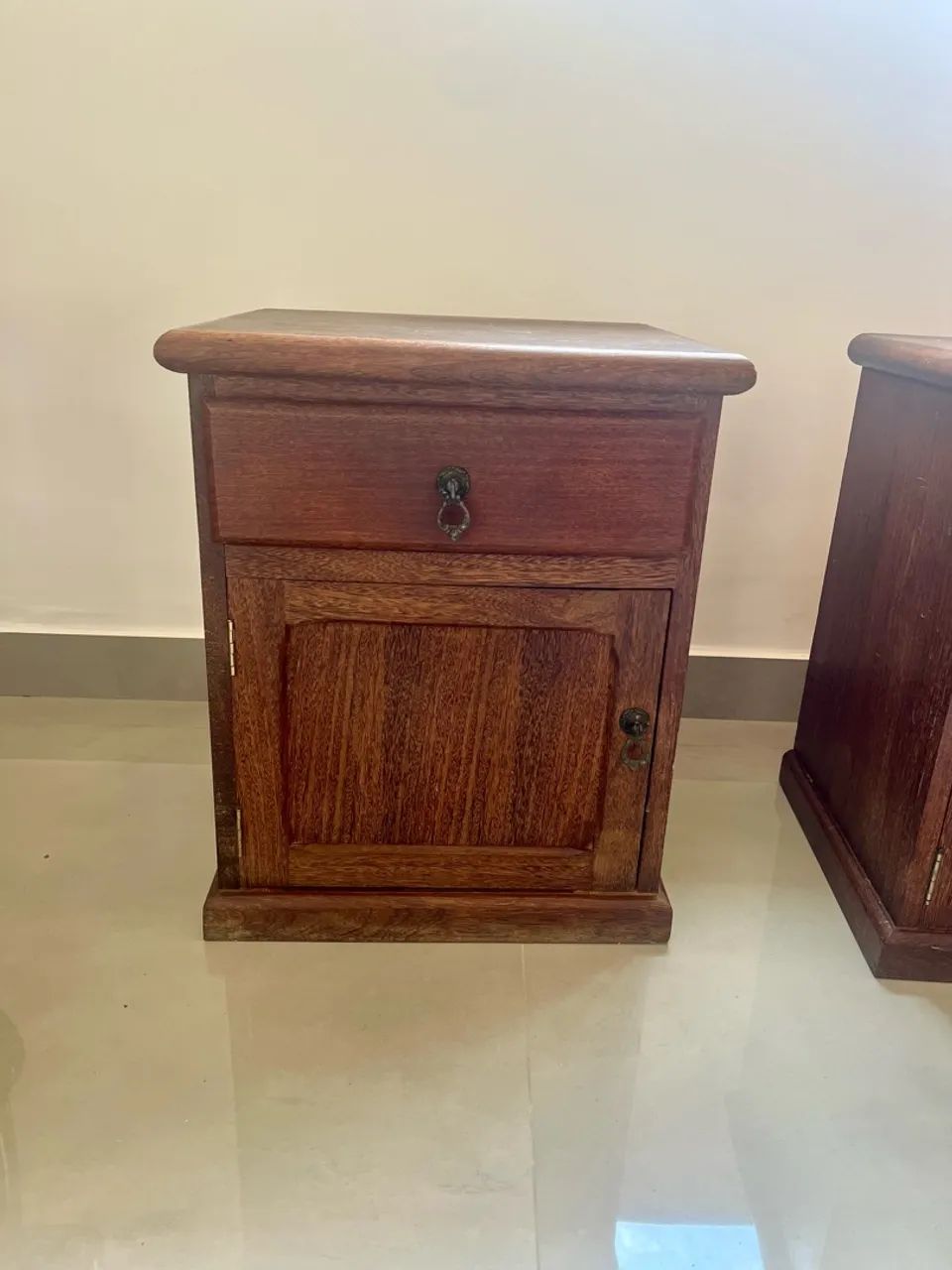 Mesa/Apoio de cabeceira de madeira  - Foto 2