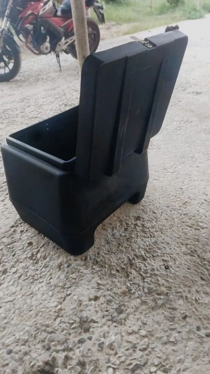 Vendo Baú 80 Litros Novo.