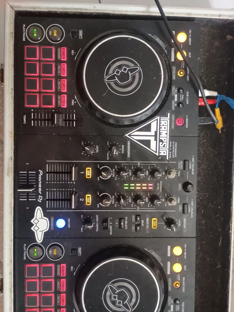 DDJ 400 com CASE 