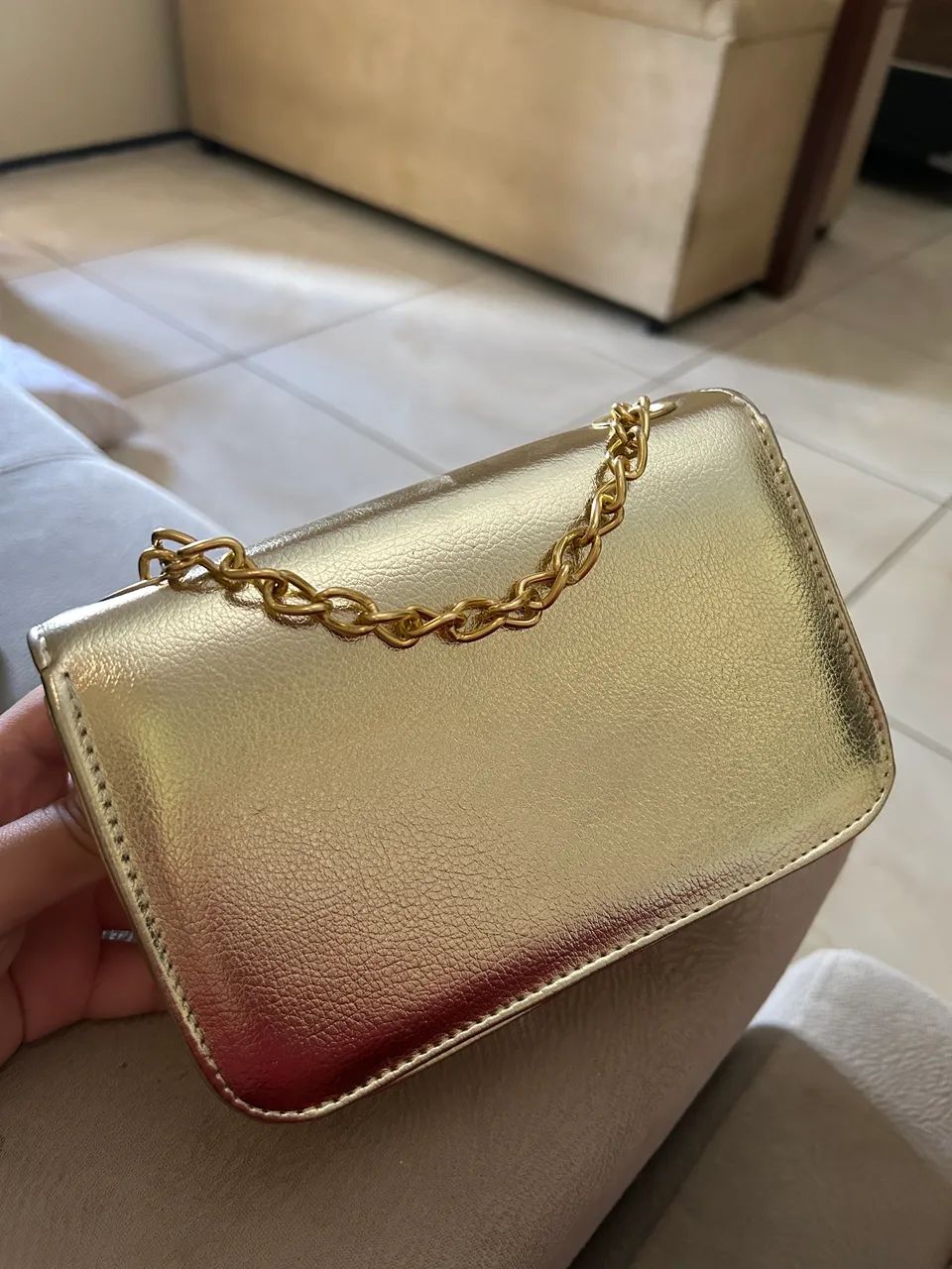 VENDO BOLSA DOURADA  - Foto 2