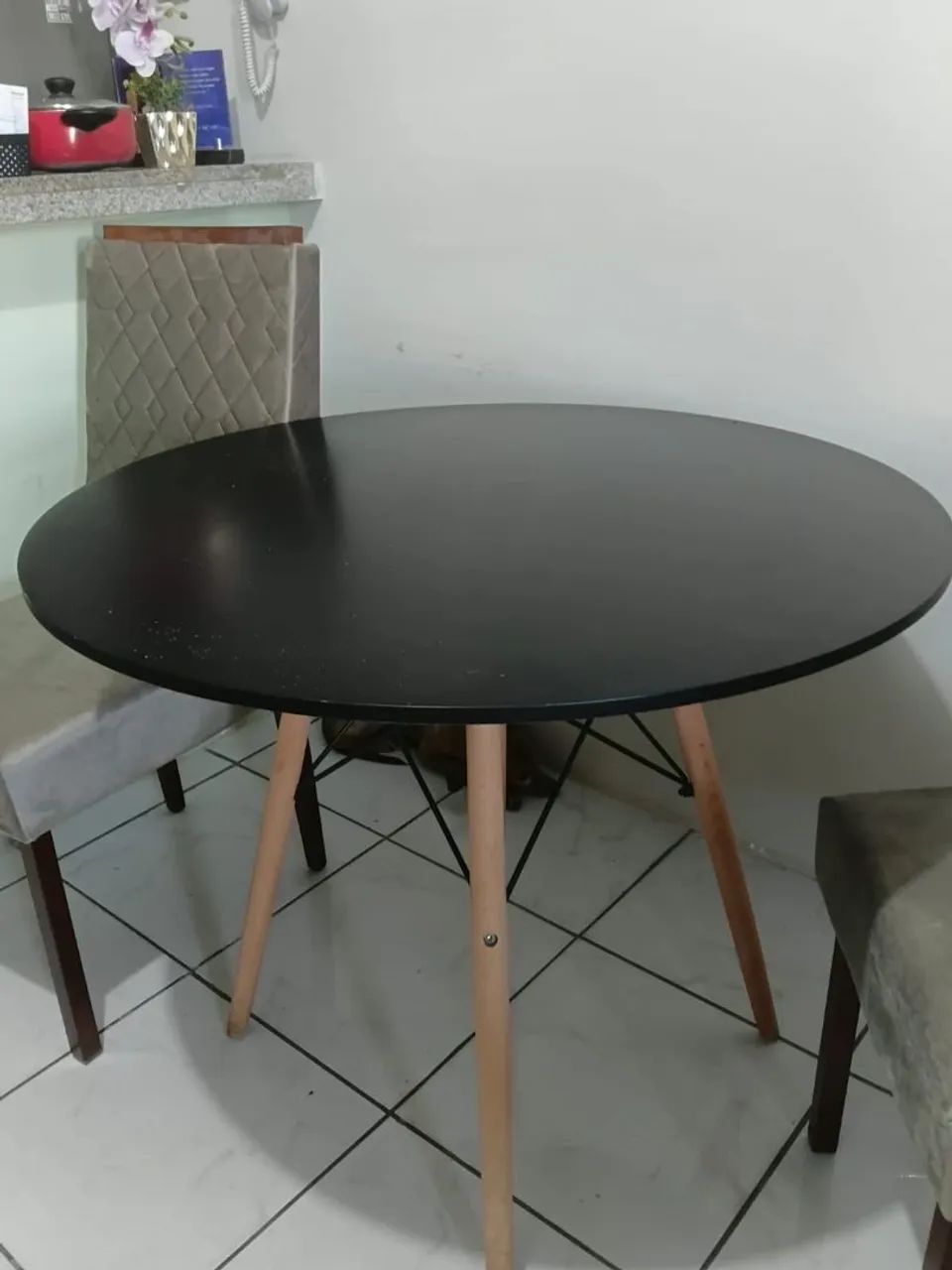 Mesa Eames Eiffel 90 cm preta (sem cadeiras)