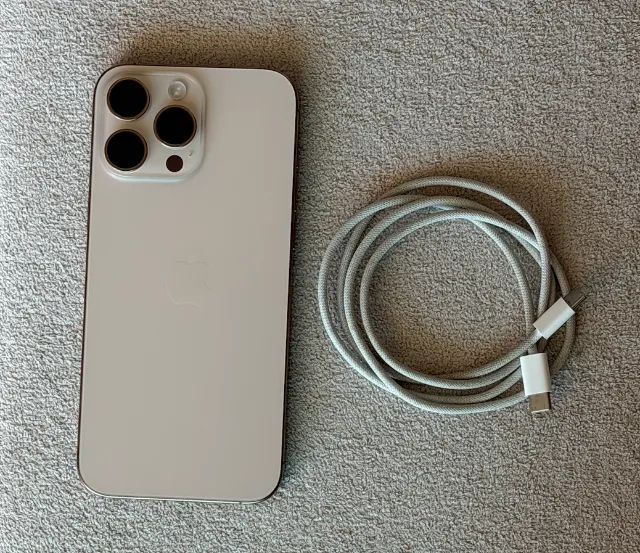 iPhone 16 Pro Max - 256gb - Cor: Titânio-Deserto