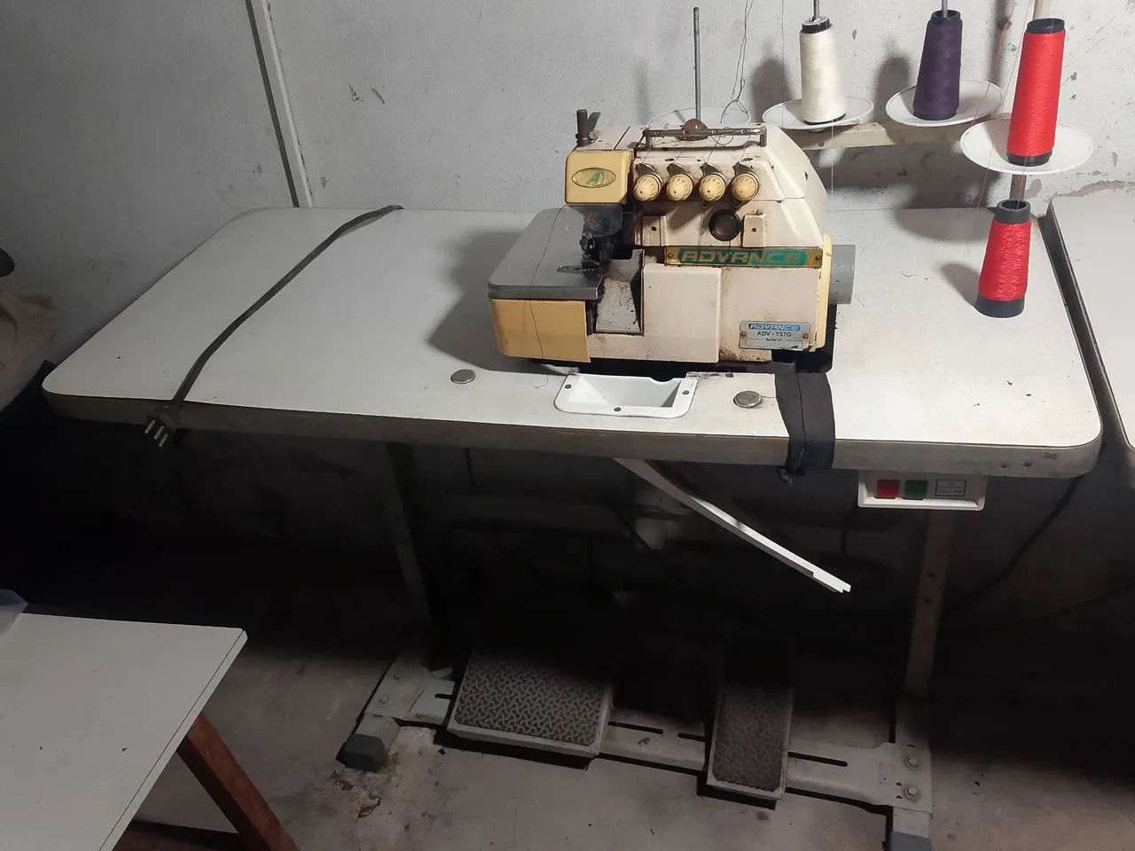 Vendo máquina de costura inteloc  - Foto 6