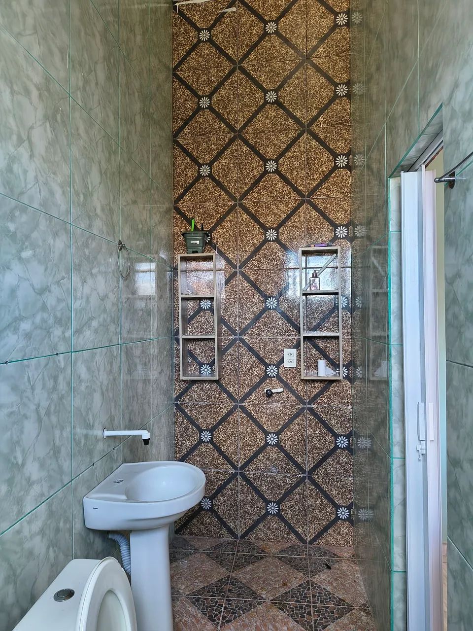 Aluga -se uma casa na compensa 2 - Foto 4