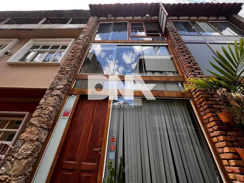 Casa de Vila : Triplex / Residencial / Laranjeiras