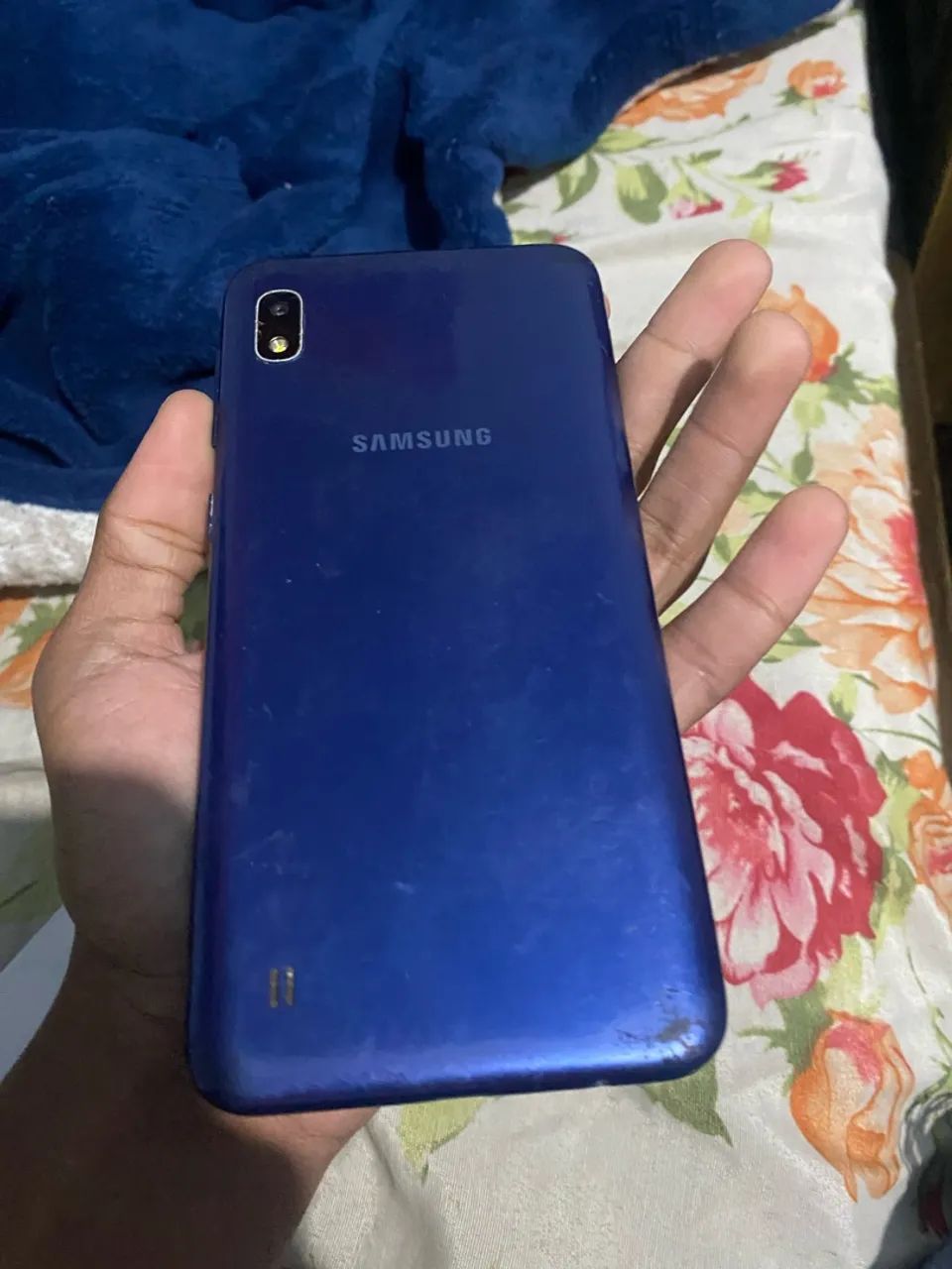 Celular com tela zoada