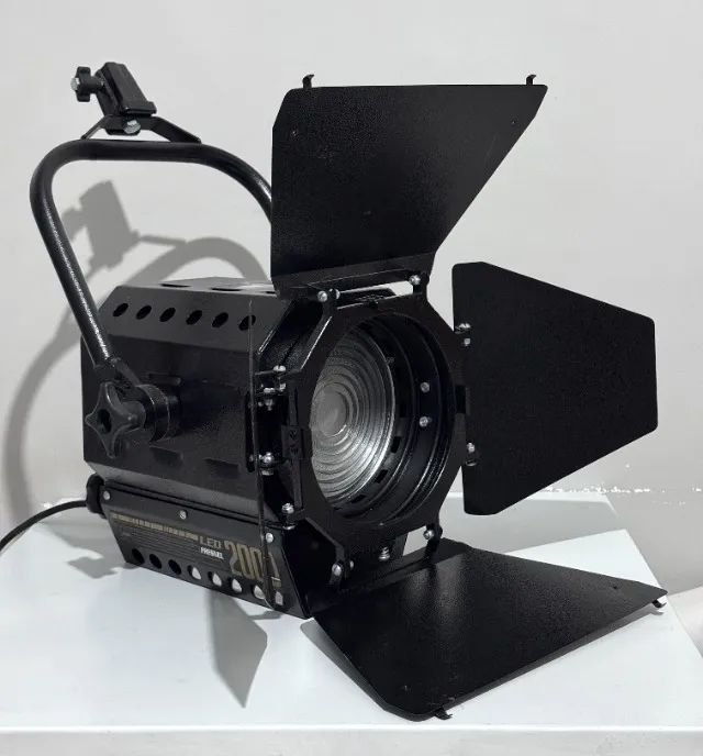 Luz AT508 Fresnel de LED 2000 PRÓ - 5500K