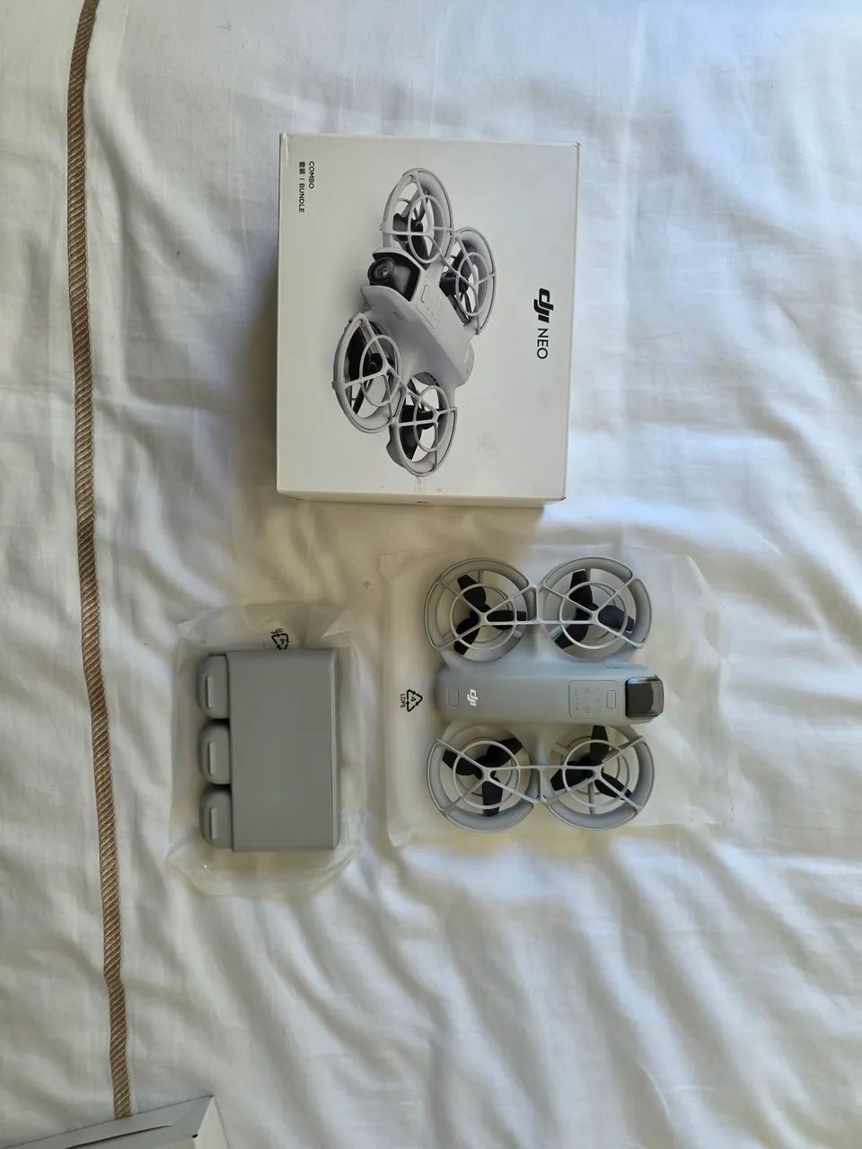 DRONE DJI NEO FLY MORE COM BATERIAS EXTRAS/SEM CONTROLE- EXCELENTE ESTADO. COMO NOVO